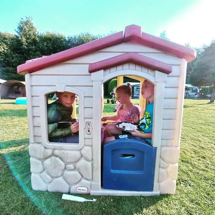 Basic Ingerichte Vouwwagen Op Camping Westenenk, Wijster Exterior foto