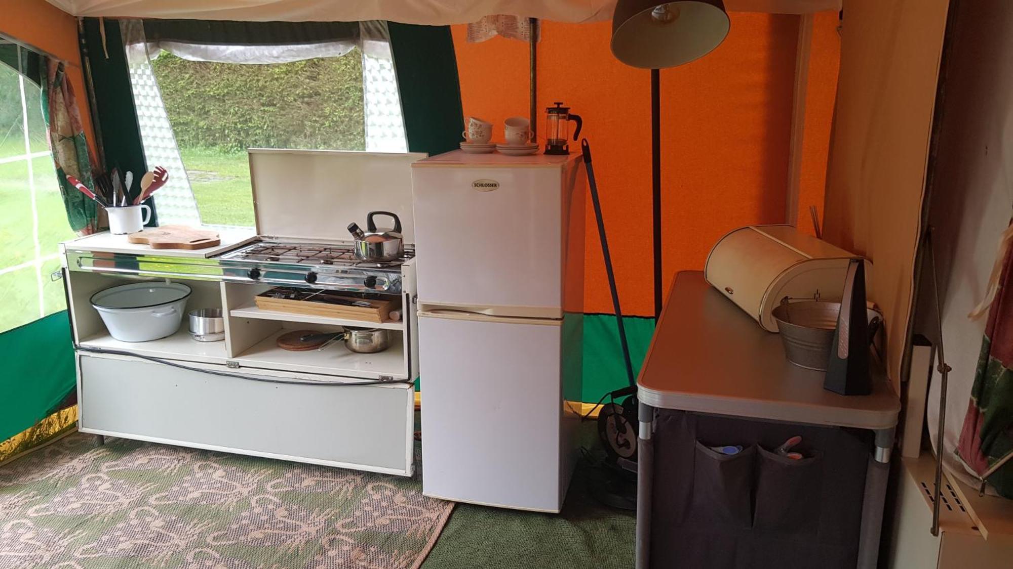 Basic Ingerichte Vouwwagen Op Camping Westenenk, Wijster Exterior foto